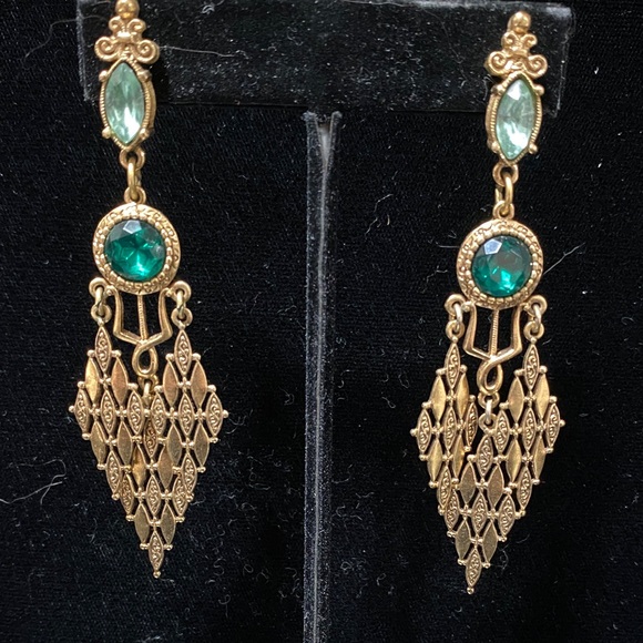 Vintage Jewelry - Vintage long Elegant Gold and Green crystal Dangle pierced Earrings